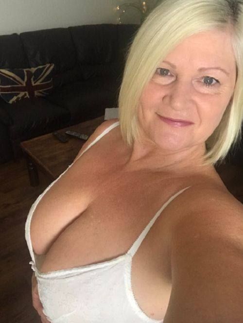 🔵🍁⭐ Unsatisfied Divorced Mom 👉 looking for B-j Fun*Totally Free ⭐🍁🔵 - Image 2